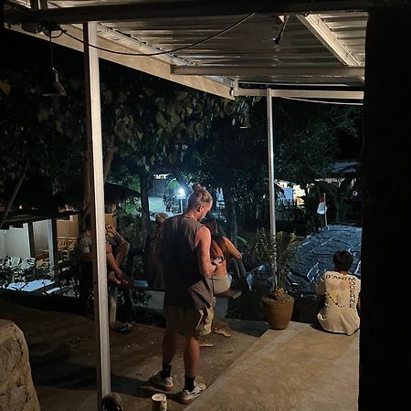 Fullmoon Homestay Kuta  Экстерьер фото